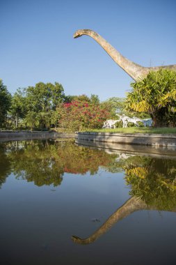 Tayland 'ın Khon Kaen şehrinde Amphoe Phu Wiang' daki Khon Kaen Geopark 'ta dinozor. Tayland, Khon Kaen, 6 Aralık 2024