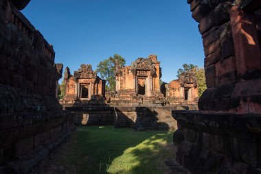 Tayland 'ın Khon Kaen ilindeki Prasat Puay Noi Tapınağı kalıntıları. Tayland, Khon Kaen, 8 Aralık 2024