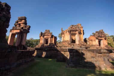 Tayland 'ın Khon Kaen ilindeki Prasat Puay Noi Tapınağı kalıntıları. Tayland, Khon Kaen, 8 Aralık 2024