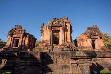 Tayland 'ın Khon Kaen ilindeki Prasat Puay Noi Tapınağı kalıntıları. Tayland, Khon Kaen, 8 Aralık 2024