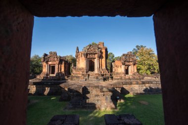Tayland 'ın Khon Kaen ilindeki Prasat Puay Noi Tapınağı kalıntıları. Tayland, Khon Kaen, 8 Aralık 2024