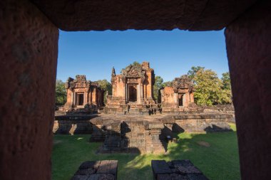 Tayland 'ın Khon Kaen ilindeki Prasat Puay Noi Tapınağı kalıntıları. Tayland, Khon Kaen, 8 Aralık 2024
