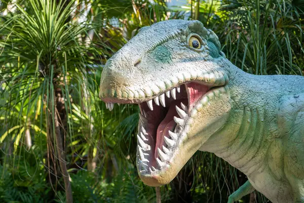 Tayland 'ın Khon Kaen ilindeki Amphoe Phu Wiang' daki Phu Wiang Dinozor Müzesi 'nde bir dinozor. Tayland, Khon Kaen, 6 Aralık 2024