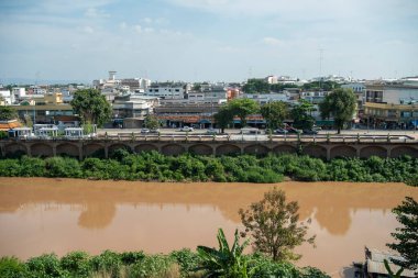 Tayland 'ın Phitsanulok kentindeki Nan Nehri manzarası. Tayland, Phitsanulok, Kasım 29, 2024.