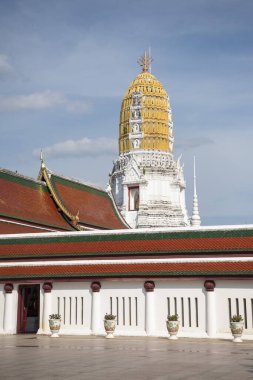 Wat Phra Si Rattana Mahathat 'dan Chedi Tayland' ın Phitsanulok şehrinde. Tayland, Phitsanulok, Kasım 29, 2024.