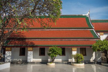Tayland 'ın Phitsanulok şehrinde Wat Phra Si Rattana Mahathat mimarisi. Tayland, Phitsanulok, Kasım 29, 2024.