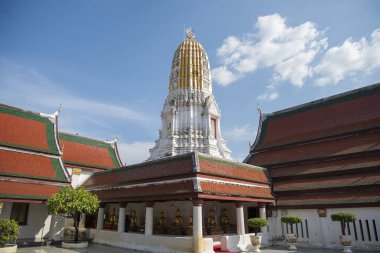 Wat Phra Si Rattana Mahathat 'dan Chedi Tayland' ın Phitsanulok şehrinde. Tayland, Phitsanulok, Kasım 29, 2024.