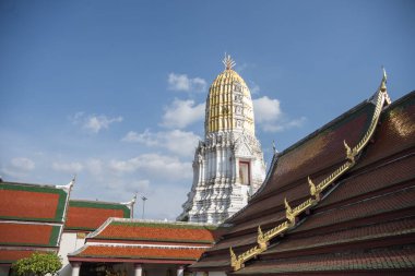 Wat Phra Si Rattana Mahathat 'dan Chedi Tayland' ın Phitsanulok şehrinde. Tayland, Phitsanulok, Kasım 29, 2024.