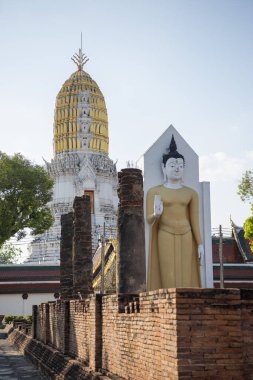 Tayland 'ın Phitsanulok kentindeki Phra Attharos veya Wat Yai kalıntıları. Tayland, Phitsanulok, Kasım 29, 2024.