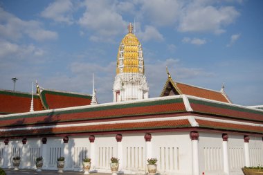 Wat Phra Si Rattana Mahathat 'dan Chedi Tayland' ın Phitsanulok şehrinde. Tayland, Phitsanulok, Kasım 29, 2024.