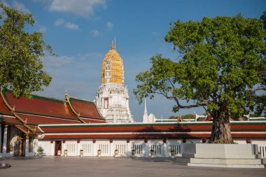 Wat Phra Si Rattana Mahathat 'dan Chedi Tayland' ın Phitsanulok şehrinde. Tayland, Phitsanulok, Kasım 29, 2024.