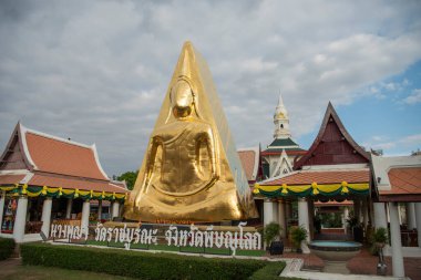 Thailand 'ın Phitsanulok şehrinde Wat Phra Nang Phaya Amulet Buddha Image. Tayland, Phitsanulok, Kasım 29, 2024.