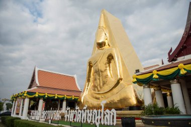 Thailand 'ın Phitsanulok şehrinde Wat Phra Nang Phaya Amulet Buddha Image. Tayland, Phitsanulok, Kasım 29, 2024.