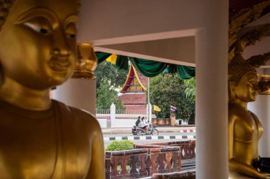 Tayland 'ın Phitsanulok kentindeki Wat Phra Nang Phaya manzaralı. Tayland, Phitsanulok, Kasım 29, 2024.