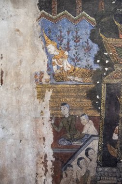 Şehir merkezindeki Wat Ratchaburana Tapınağı ve Tayland 'ın kuzeyindeki Phitsanulok şehrindeki tablolar. Tayland, Phitsanulok, Kasım 29, 2024.