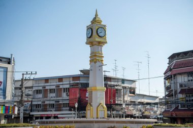 Tayland 'ın kuzeyindeki Phitsanulok ilindeki Saat Kulesi. Tayland, Phitsanulok, 30 Kasım 2024.