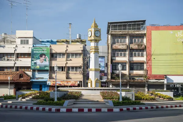 Tayland 'ın kuzeyindeki Phitsanulok ilindeki Saat Kulesi. Tayland, Phitsanulok, 30 Kasım 2024.