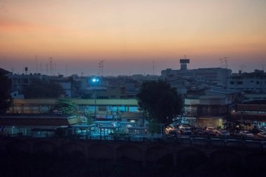 Tayland 'ın Phitsanulok şehrinde Taze Pazar manzarası. Tayland, Phitsanulok, 1 Aralık 2024.