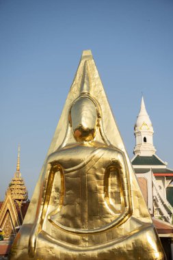 Thailand 'ın Phitsanulok şehrinde Wat Phra Nang Phaya Amulet Buddha Image. Tayland, Phitsanulok, 1 Aralık 2024.