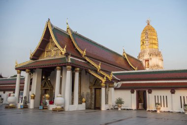 Wat Phra Si Rattana Mahathat 'dan Chedi Tayland' ın Phitsanulok şehrinde. Tayland, Phitsanulok, 1 Aralık 2024.