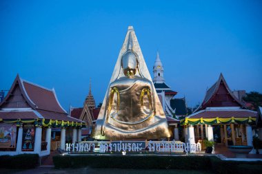 Thailand 'ın Phitsanulok şehrinde Wat Phra Nang Phaya Amulet Buddha Image. Tayland, Phitsanulok, 1 Aralık 2024.