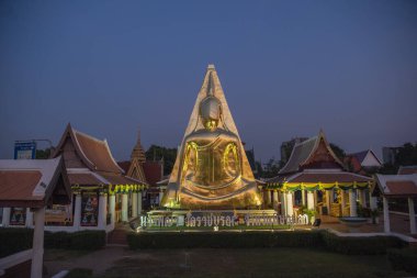 Thailand 'ın Phitsanulok şehrinde Wat Phra Nang Phaya Amulet Buddha Image. Tayland, Phitsanulok, 1 Aralık 2024.