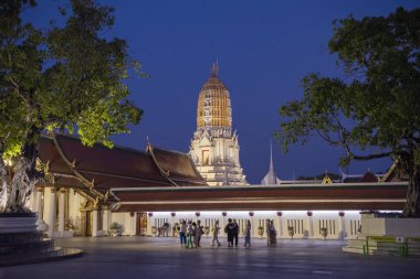 Wat Phra Si Rattana Mahathat 'dan Chedi Tayland' ın Phitsanulok şehrinde. Tayland, Phitsanulok, 1 Aralık 2024.