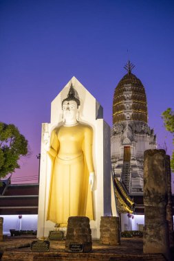 Tayland 'ın Phitsanulok kentindeki Phra Attharos veya Wat Yai kalıntıları. Tayland, Phitsanulok, 1 Aralık 2024.