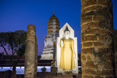 Tayland 'ın Phitsanulok kentindeki Phra Attharos veya Wat Yai kalıntıları. Tayland, Phitsanulok, 1 Aralık 2024.