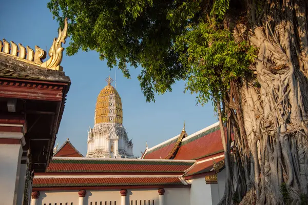 Wat Phra Si Rattana Mahathat 'dan Chedi Tayland' ın Phitsanulok şehrinde. Tayland, Phitsanulok, 1 Aralık 2024.