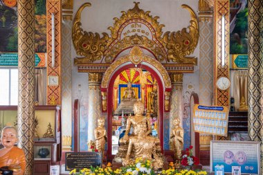 Uttaradit şehrindeki Wat Tha Thanon 'un içindeki Buda Tayland' ın Uttaradit şehrinde. Tayland, Uttaradit, 26 Kasım 2024.