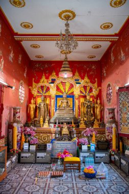 Uttaradit şehrindeki Wat Tha Thanon 'un içindeki Buda Tayland' ın Uttaradit şehrinde. Tayland, Uttaradit, 26 Kasım 2024.