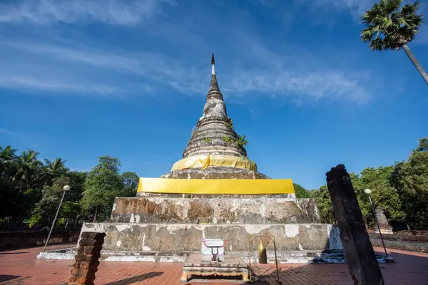 Wat Phra Fang, Tayland 'ın Uttaradit ilindeki Uttaradit şehrinin yakınlarında. Tayland, Uttaradit, 28 Kasım 2024.