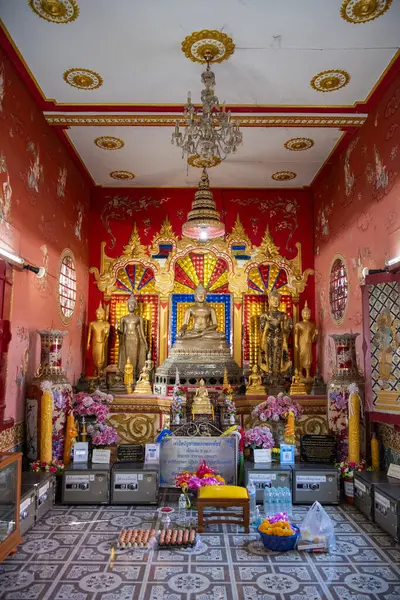 Uttaradit şehrindeki Wat Tha Thanon 'un içindeki Buda Tayland' ın Uttaradit şehrinde. Tayland, Uttaradit, 26 Kasım 2024.
