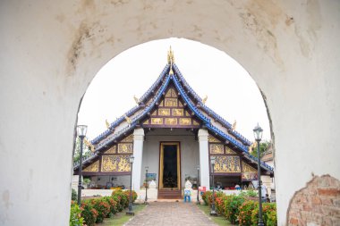 Wat Phra Borommathat Thung Yang Tayland 'ın Uttaradit şehrinin yakınlarında. Tayland, Uttaradit, 26 Kasım 2024.