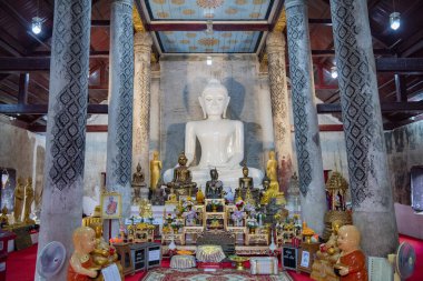 Wat Phra Borommathat Thung Yang Tayland 'ın Uttaradit şehrinin yakınlarında. Tayland, Uttaradit, 26 Kasım 2024.