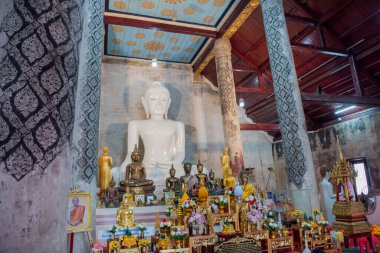 Wat Phra Borommathat Thung Yang Tayland 'ın Uttaradit şehrinin yakınlarında. Tayland, Uttaradit, 26 Kasım 2024.
