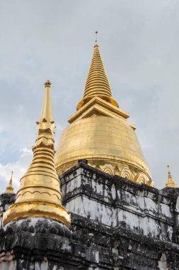 Wat Phra Borommathat Thung Yang Tayland 'ın Uttaradit şehrinin yakınlarında. Tayland, Uttaradit, 26 Kasım 2024.