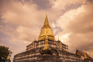 Wat Phra Borommathat Thung Yang Tayland 'ın Uttaradit şehrinin yakınlarında. Tayland, Uttaradit, 26 Kasım 2024.
