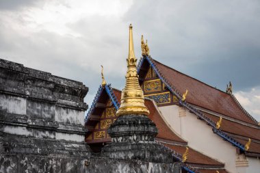 Wat Phra Borommathat Thung Yang Tayland 'ın Uttaradit şehrinin yakınlarında. Tayland, Uttaradit, 26 Kasım 2024.