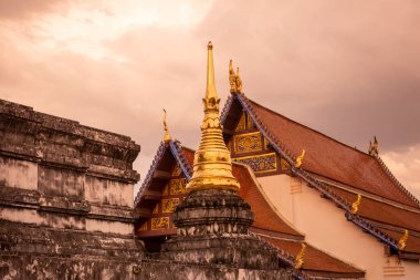 Wat Phra Borommathat Thung Yang Tayland 'ın Uttaradit şehrinin yakınlarında. Tayland, Uttaradit, 26 Kasım 2024.