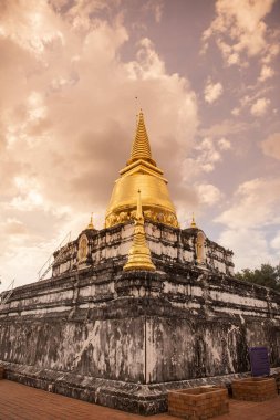 Wat Phra Borommathat Thung Yang Tayland 'ın Uttaradit şehrinin yakınlarında. Tayland, Uttaradit, 26 Kasım 2024.