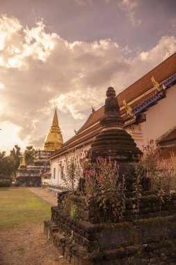 Wat Phra Borommathat Thung Yang Tayland 'ın Uttaradit şehrinin yakınlarında. Tayland, Uttaradit, 26 Kasım 2024.