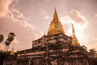 Wat Phra Borommathat Thung Yang Tayland 'ın Uttaradit şehrinin yakınlarında. Tayland, Uttaradit, 26 Kasım 2024.