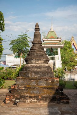 Wat Phra Borommathat Thung Yang Tayland 'ın Uttaradit şehrinin yakınlarında. Tayland, Uttaradit, 26 Kasım 2024.