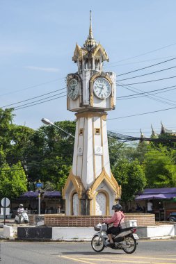 Uttaradit 'in başkenti Tayland' ın Uttaradit şehrindeki Saat Kulesi 'nde. Tayland, Uttaradit, 26 Kasım 2024.