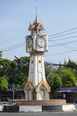 Uttaradit 'in başkenti Tayland' ın Uttaradit şehrindeki Saat Kulesi 'nde. Tayland, Uttaradit, 26 Kasım 2024.