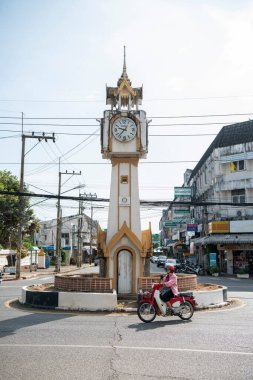 Uttaradit 'in başkenti Tayland' ın Uttaradit şehrindeki Saat Kulesi 'nde. Tayland, Uttaradit, 26 Kasım 2024.