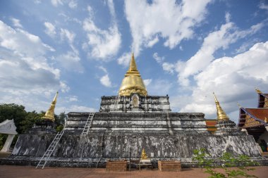 Wat Phra Borommathat Thung Yang Tayland 'ın Uttaradit şehrinin yakınlarında. Tayland, Uttaradit, 26 Kasım 2024.