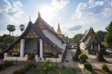 Wat Phra Borommathat Thung Yang Tayland 'ın Uttaradit şehrinin yakınlarında. Tayland, Uttaradit, 26 Kasım 2024.